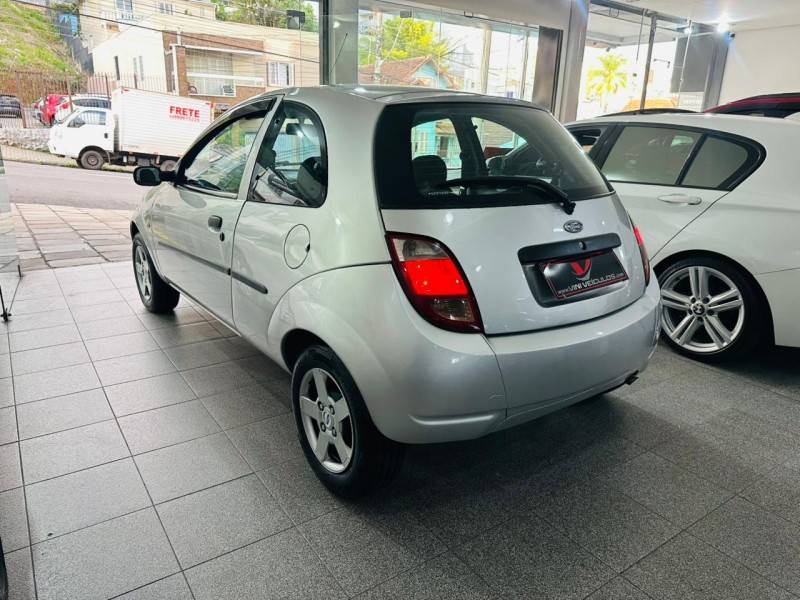 FORD - KA - 2005/2005 - Prata - R$ 15.900,00