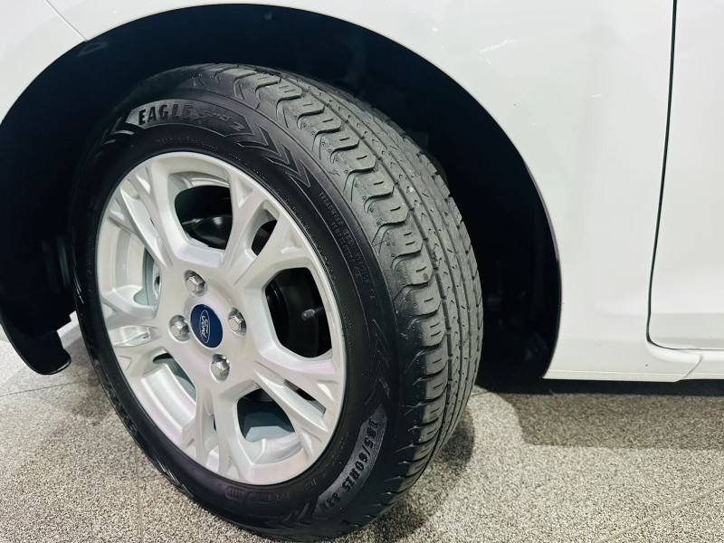 FORD - FIESTA - 2016/2016 - Branca - R$ 51.900,00