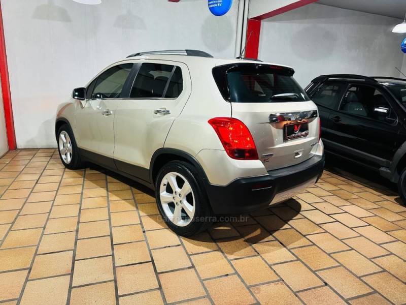 CHEVROLET - TRACKER - 2015/2015 - Dourada - R$ 69.900,00