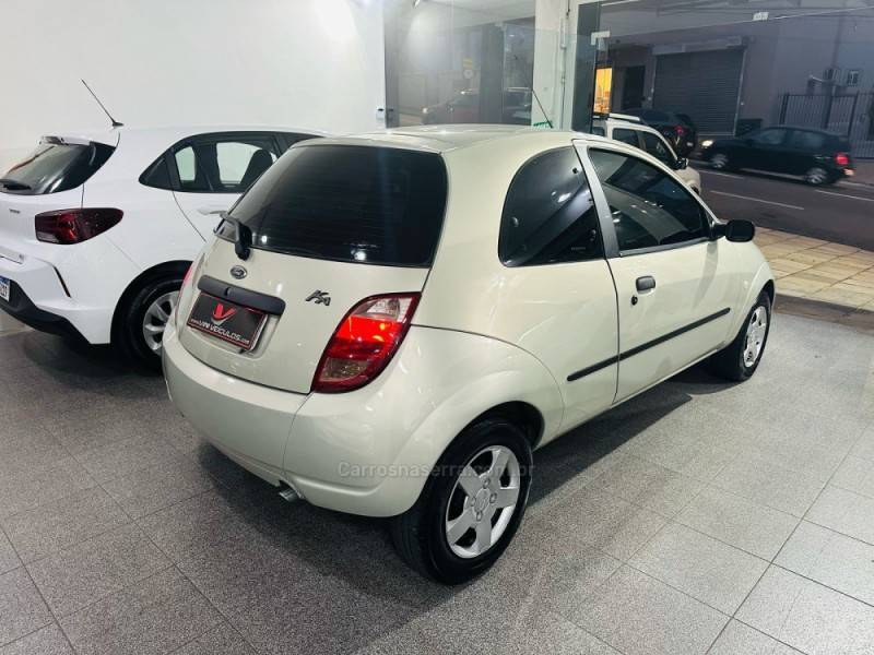 FORD - KA - 2005/2005 - Prata - R$ 17.900,00