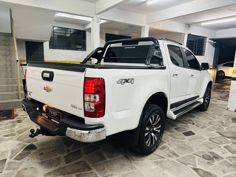 CHEVROLET - S10 - 2017/2017 - Branca - R$ 147.900,00