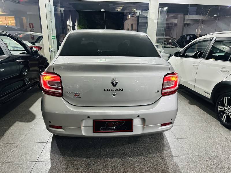 RENAULT - LOGAN - 2014/2014 - Prata - R$ 38.900,00
