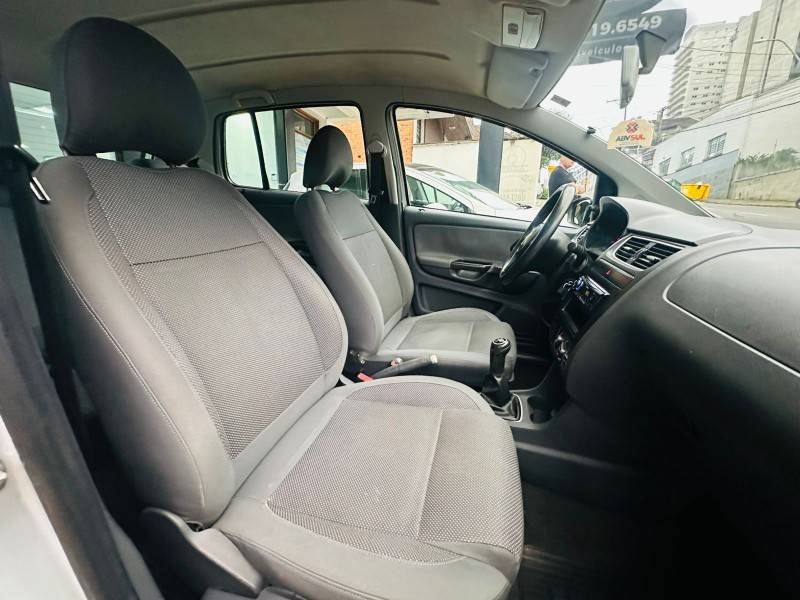 VOLKSWAGEN - FOX - 2010/2010 - Prata - R$ 28.900,00