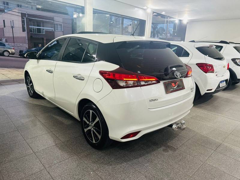 TOYOTA - YARIS - 2019/2019 - Prata - R$ 84.900,00