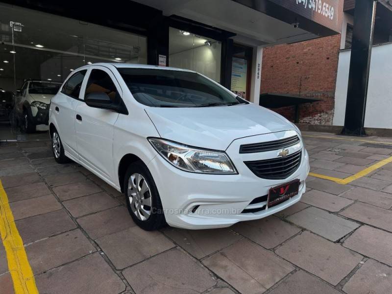 CHEVROLET - ONIX - 2018/2018 - Branca - R$ 47.900,00