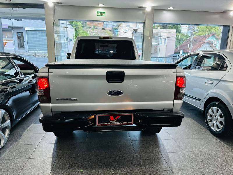 FORD - RANGER - 2008/2008 - Prata - R$ 47.900,00