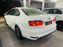VOLKSWAGEN - JETTA - 2013/2013 - Branca - R$ 73.900,00