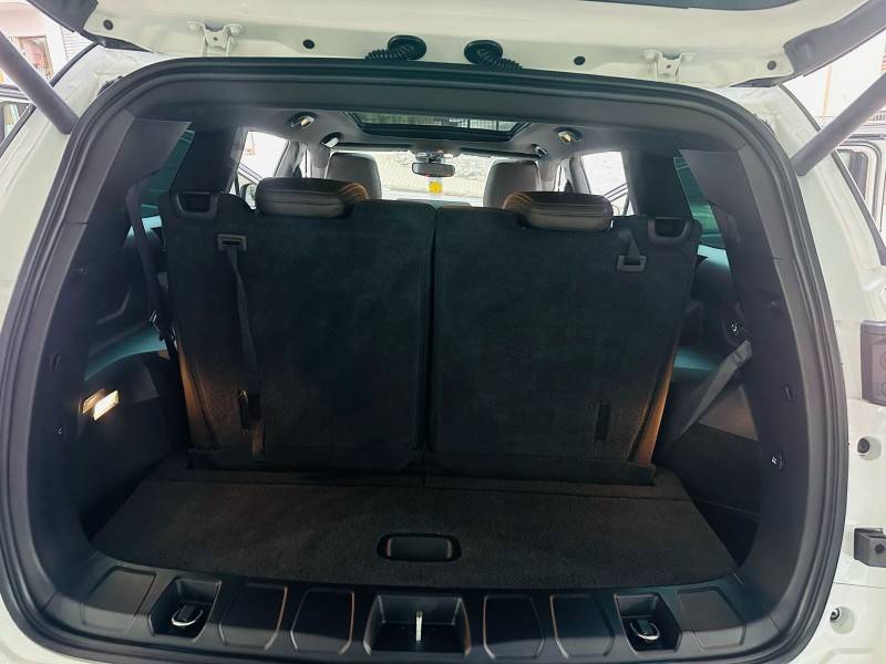 JEEP - COMMANDER - 2023/2023 - Branca - R$ 184.900,00