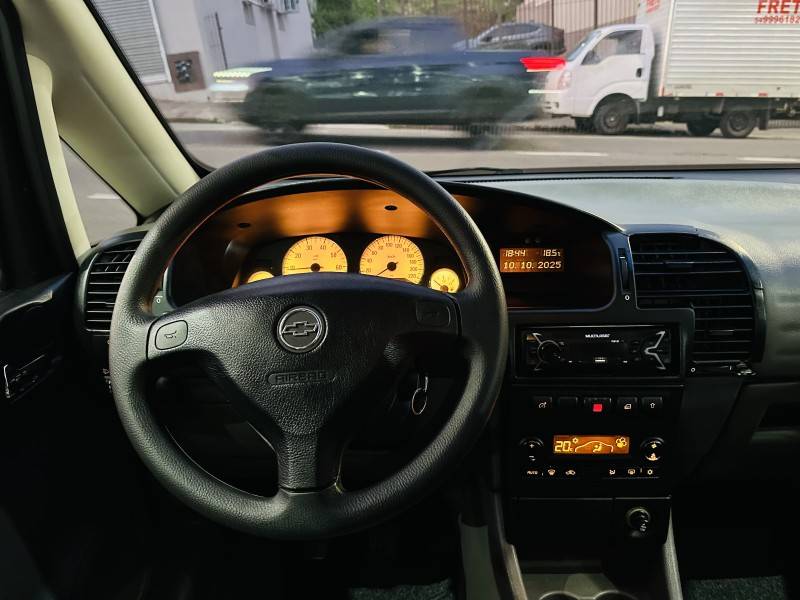 CHEVROLET - ZAFIRA - 2008/2008 - Prata - R$ 35.900,00