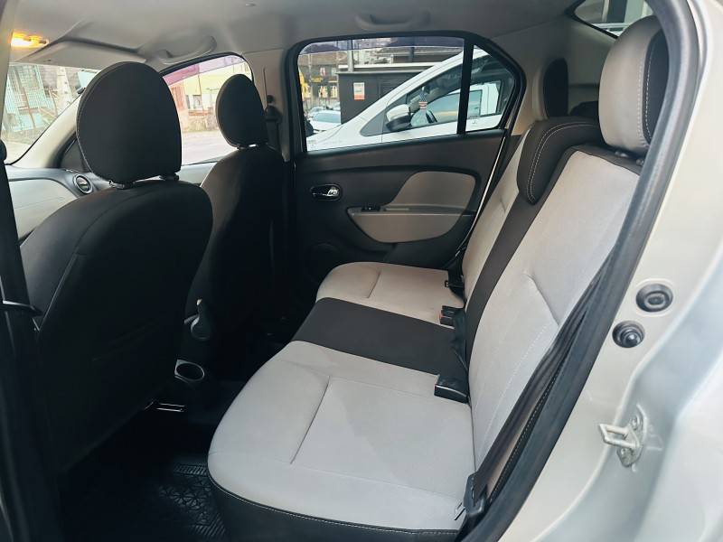 RENAULT - LOGAN - 2014/2014 - Prata - R$ 38.900,00
