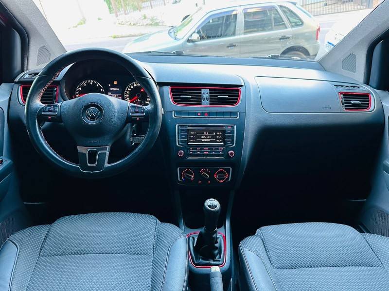 VOLKSWAGEN - FOX - 2014/2014 - Vermelha - R$ 46.900,00