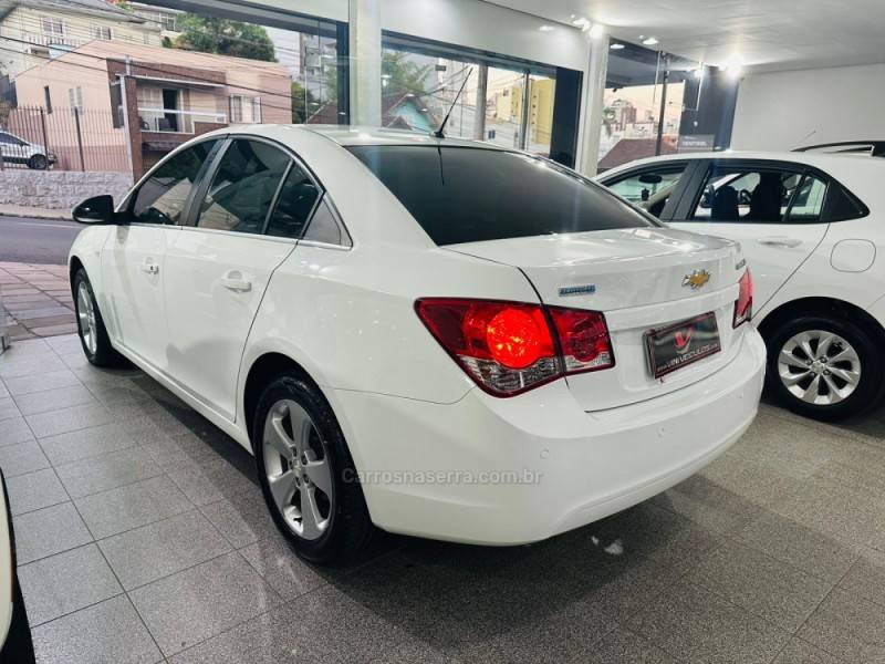 CHEVROLET - CRUZE - 2013/2013 - Branca - R$ 58.900,00