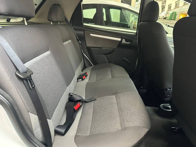 CHEVROLET - CELTA - 2015/2014 - Branca - R$ 34.900,00