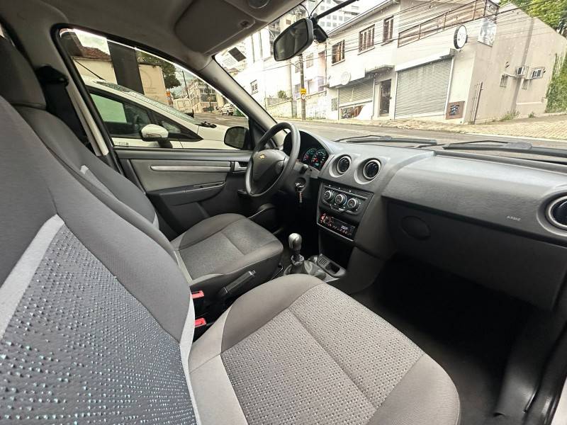 CHEVROLET - CELTA - 2015/2014 - Branca - R$ 34.900,00