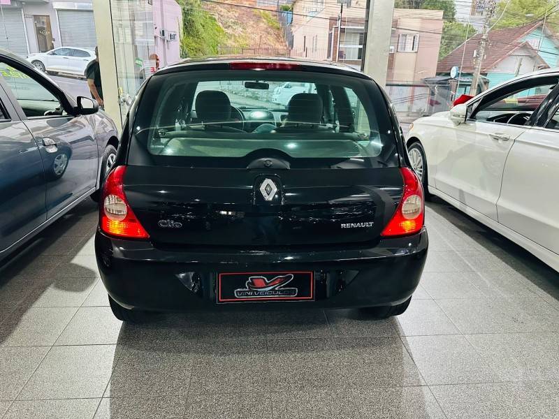 RENAULT - CLIO - 2011/2010 - Preta - R$ 19.900,00