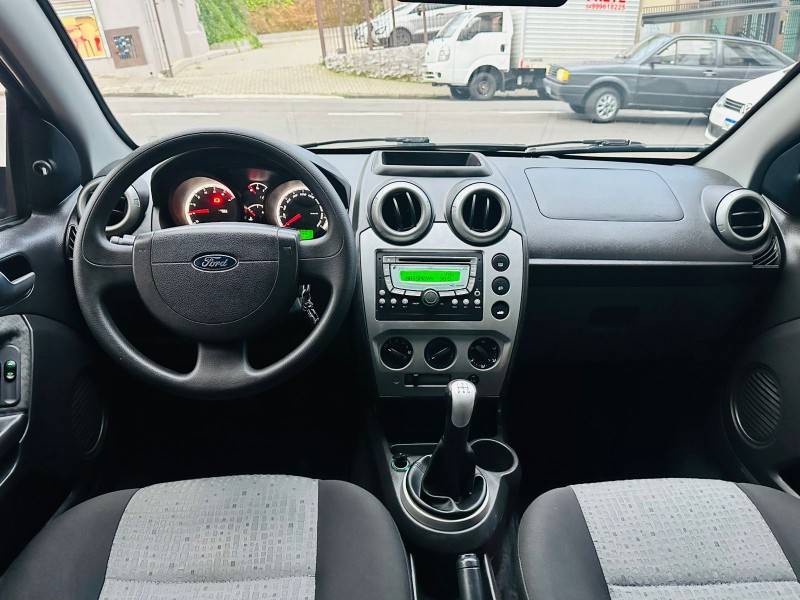 FORD - FIESTA - 2012/2012 - Preta - R$ 33.900,00