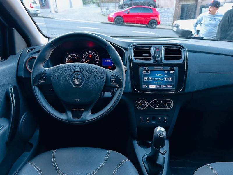 RENAULT - SANDERO - 2015/2015 - Preta - R$ 44.900,00