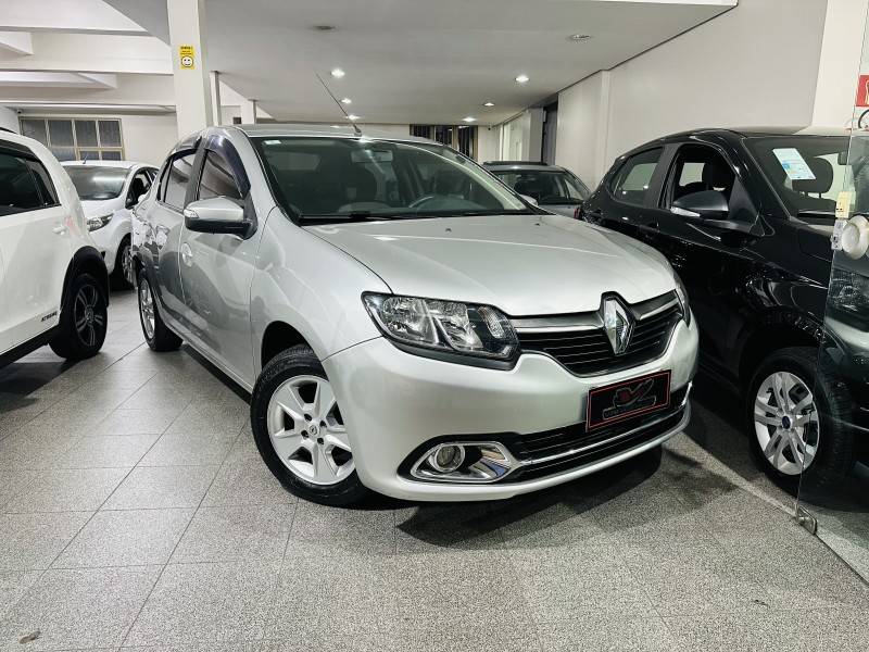 RENAULT - LOGAN - 2014/2014 - Prata - R$ 38.900,00