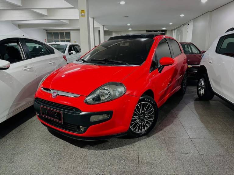 FIAT - PUNTO - 2014/2014 - Vermelha - R$ 47.900,00