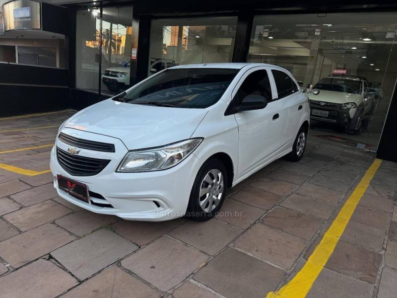 CHEVROLET - ONIX - 2018/2018 - Branca - R$ 47.900,00