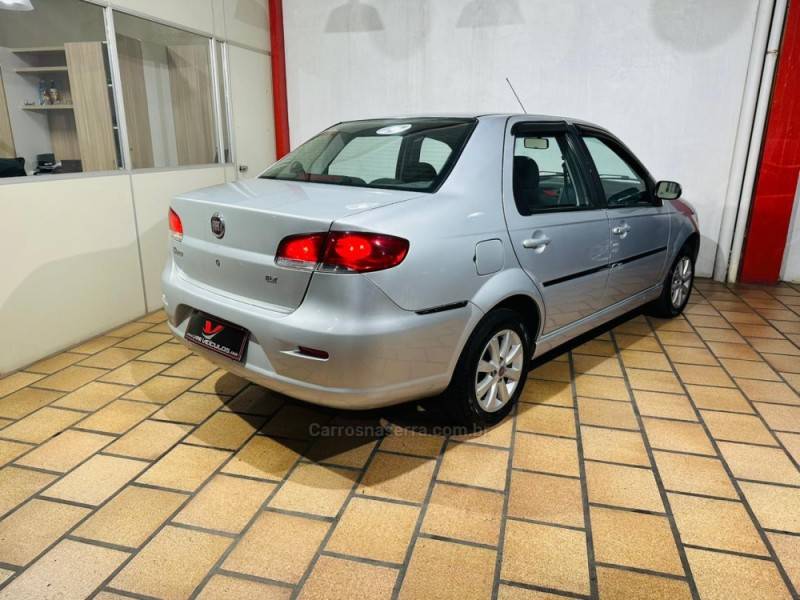 FIAT - SIENA - 2010/2010 - Prata - R$ 31.900,00