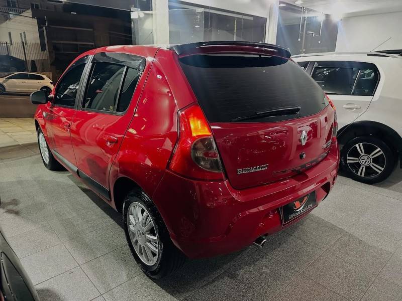 RENAULT - SANDERO - 2011/2011 - Vermelha - R$ 33.900,00