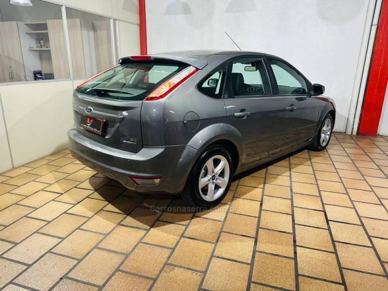 FORD - FOCUS - 2013/2013 - Cinza - R$ 45.900,00