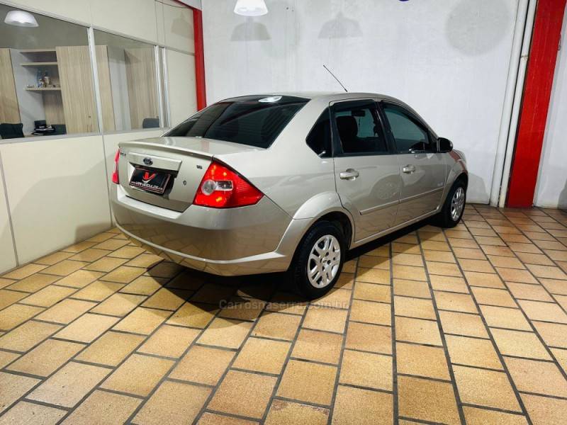 FORD - FIESTA - 2009/2009 - Dourada - R$ 30.900,00