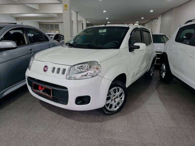 FIAT - UNO - 2015/2015 - Branca - R$ 35.900,00