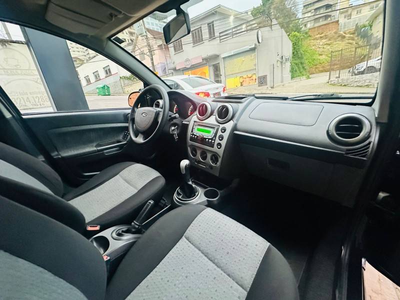 FORD - FIESTA - 2012/2012 - Preta - R$ 33.900,00