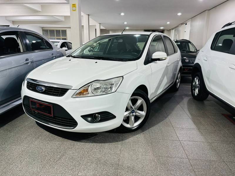 FORD - FOCUS - 2012/2012 - Branca - R$ 43.900,00