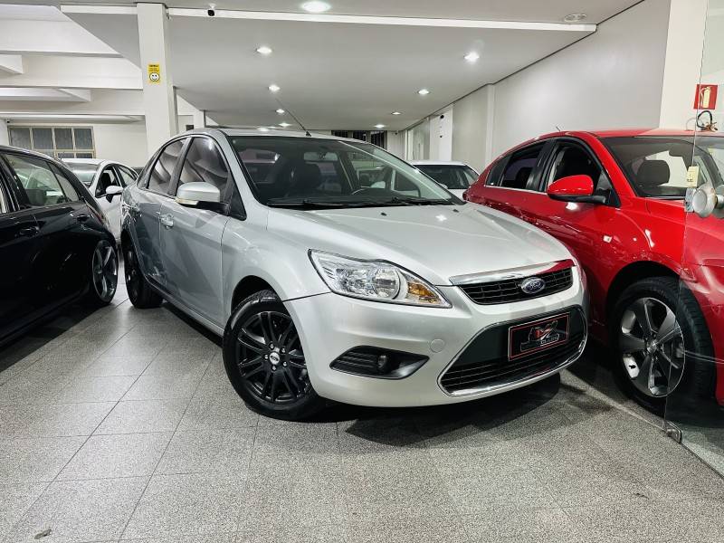 FORD - FOCUS - 2009/2009 - Prata - R$ 39.900,00