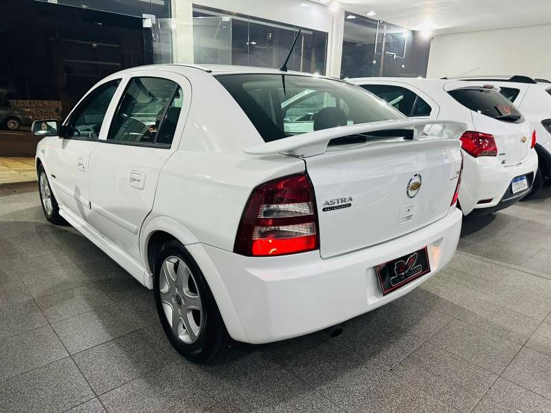 CHEVROLET - ASTRA - 2008/2008 - Branca - R$ 31.900,00