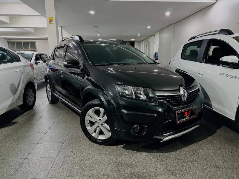 RENAULT - SANDERO - 2015/2015 - Preta - R$ 44.900,00
