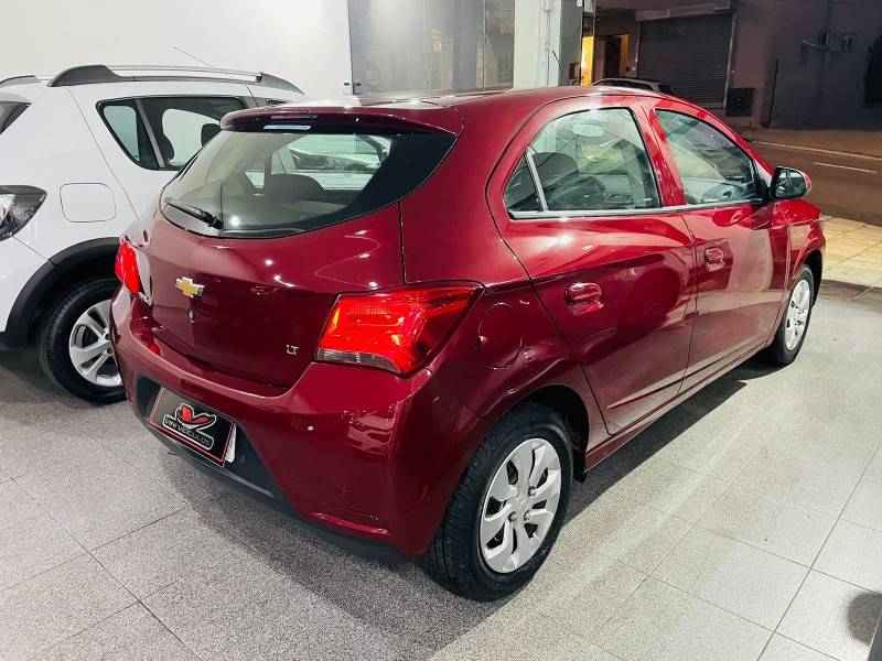 CHEVROLET - ONIX - 2018/2018 - Vermelha - R$ 52.900,00
