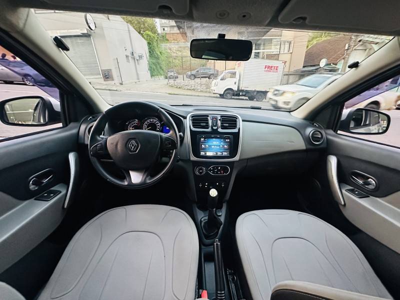 RENAULT - LOGAN - 2014/2014 - Prata - R$ 38.900,00