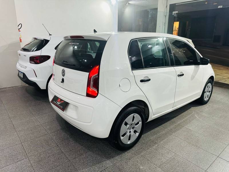 VOLKSWAGEN - UP - 2017/2017 - Branca - R$ 43.900,00
