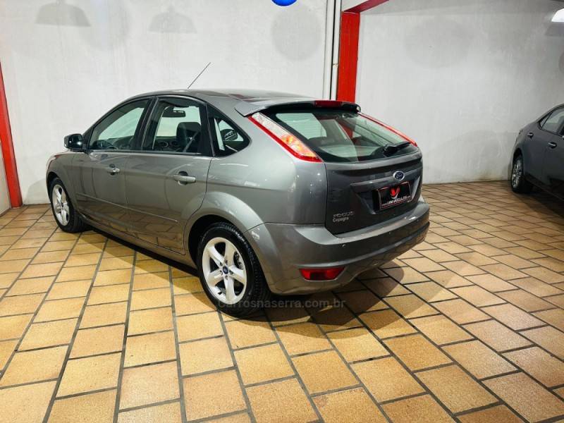 FORD - FOCUS - 2013/2013 - Cinza - R$ 45.900,00