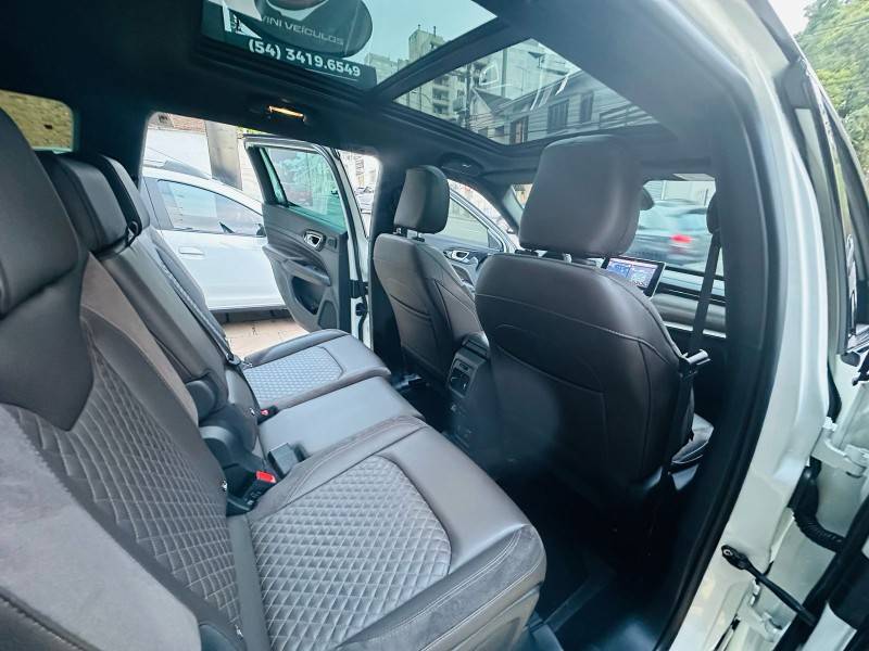 JEEP - COMMANDER - 2023/2023 - Branca - R$ 184.900,00