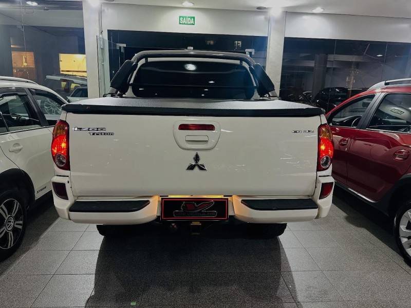MITSUBISHI - L200 TRITON - 2011/2011 - Branca - R$ 105.900,00