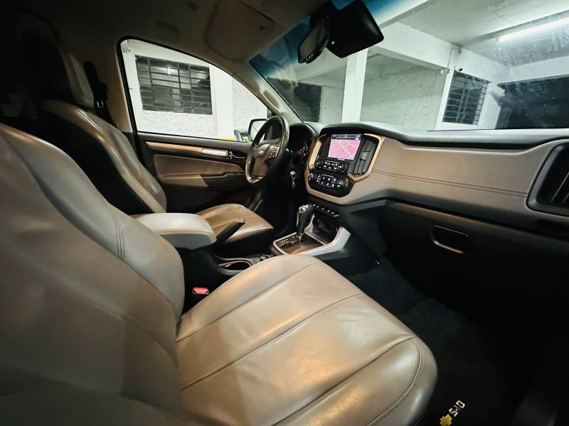 CHEVROLET - S10 - 2017/2017 - Branca - R$ 147.900,00